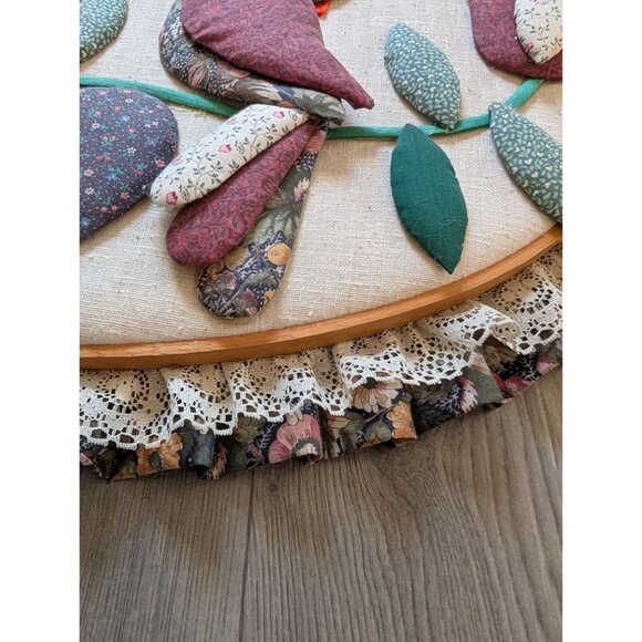 Handmade Oval Quilted Wall Hanging With Birds Flowers & Heart Design Ruffled Lac - Picture 3 of 7